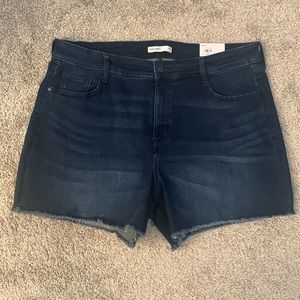 Nine West Kohl’s Women Size 18 dark wash mid rise jean shorts. NWT!